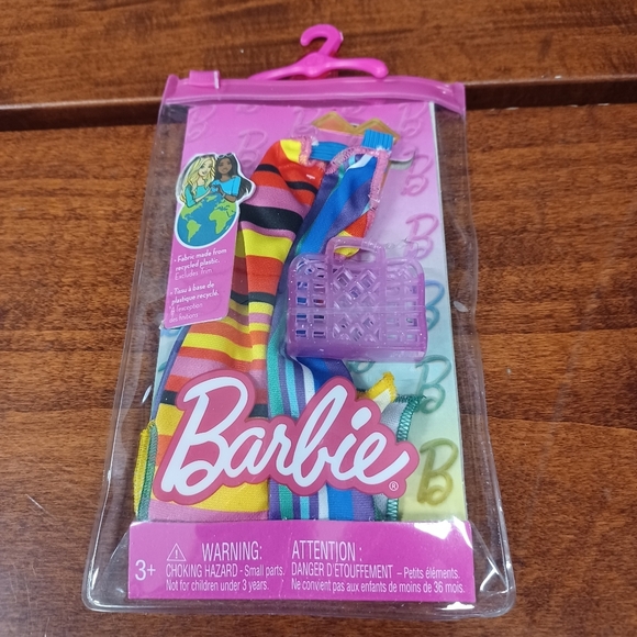 Barbie Accessory Bundle - Crutches, Shoes, Backpack And More! - Picture 8 of 8